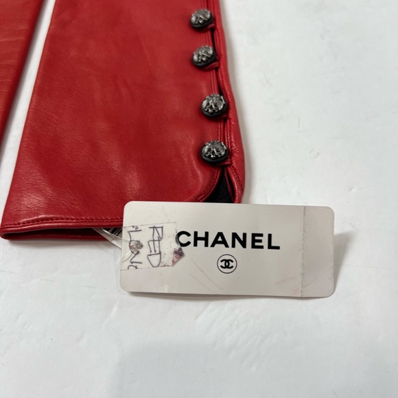 NWT $2,010 CHANEL Red Leather 7 2009A Opera Button Gloves - Picture 3 of 10